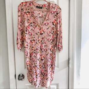 BOUTIQUE • Pink Floral Spring V-Neck Tunic Top